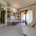 Villa A12 - Villino Semi-indipendente Su Tre Lati