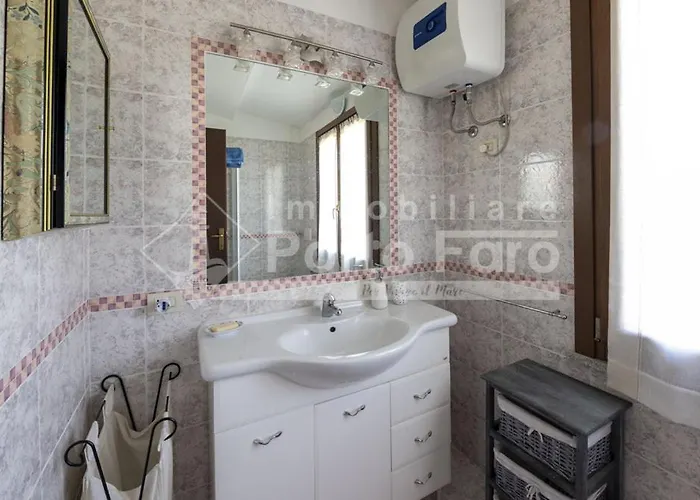 Villa A12 - Villino Semi-indipendente Su Tre Lati Palau