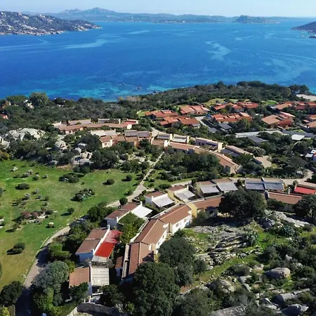 A12 - Villino Semi-indipendente Su Tre Lati *