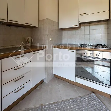 A12 - Villino Semi-indipendente Su Tre Lati Villa *